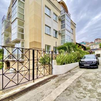 Продается 1-комнатная квартира, 98 м²