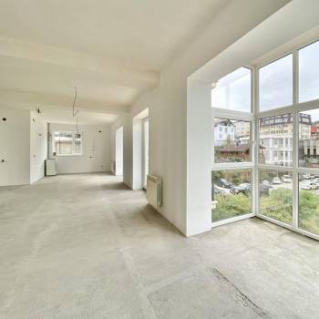 Продается 1-комнатная квартира, 98 м²