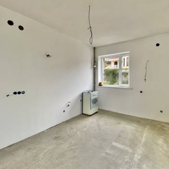 Продается 1-комнатная квартира, 98 м²