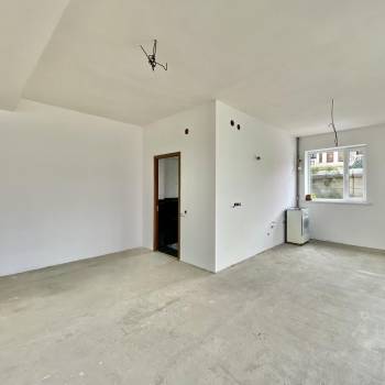 Продается 1-комнатная квартира, 98 м²