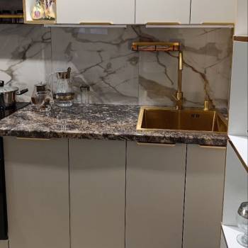 Продается 1-комнатная квартира, 42 м²