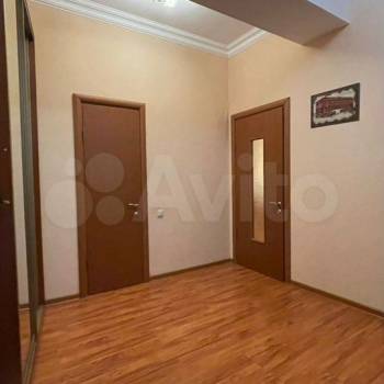 Продается 1-комнатная квартира, 61,9 м²