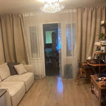 Продается 1-комнатная квартира, 42 м²