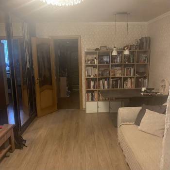 Продается 1-комнатная квартира, 42 м²
