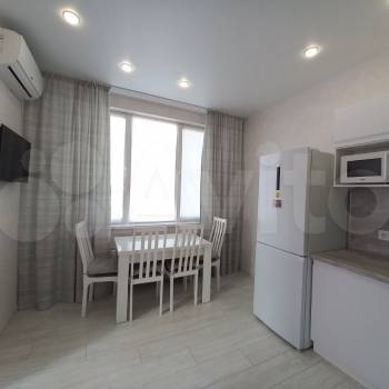 Продается 1-комнатная квартира, 38 м²