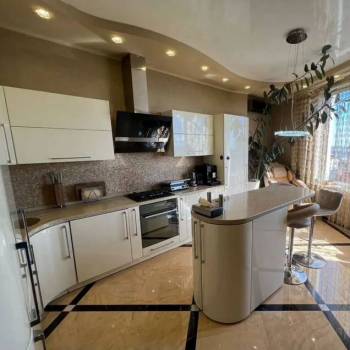 Продается Многокомнатная квартира, 106 м²