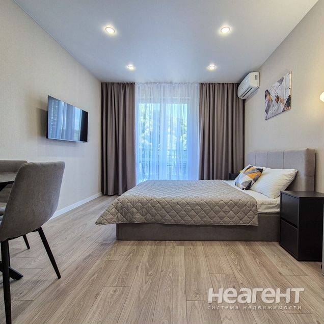 Продаю студию, ул. Искры, без посредников