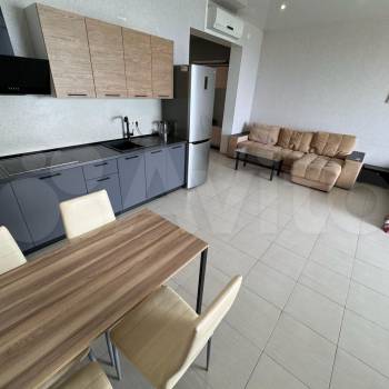 Сдается 1-комнатная квартира, 67 м²