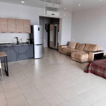 Сдается 1-комнатная квартира, 67 м²