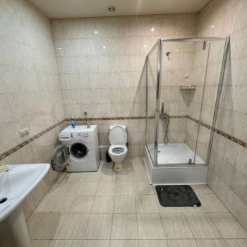 Сдается 1-комнатная квартира, 67 м²