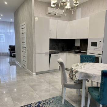 Сдается Многокомнатная квартира, 130 м²