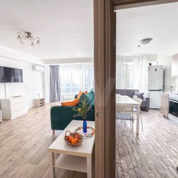 Сдается 2-х комнатная квартира, 77 м²