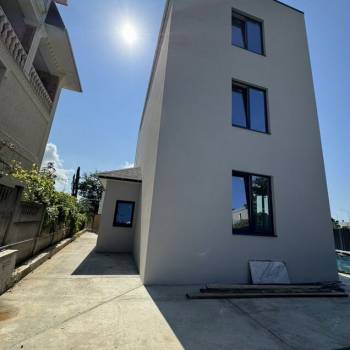 Сдается Нежилое помещение, 240 м²