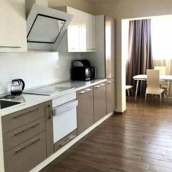 Сдается 2-х комнатная квартира, 100 м²