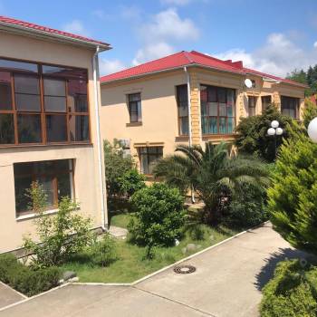 Сдается Многокомнатная квартира, 200 м²