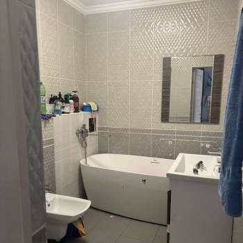 Продается 1-комнатная квартира, 64 м²