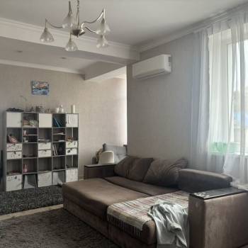 Продается 1-комнатная квартира, 64 м²