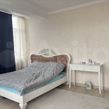 Продается 1-комнатная квартира, 64 м²