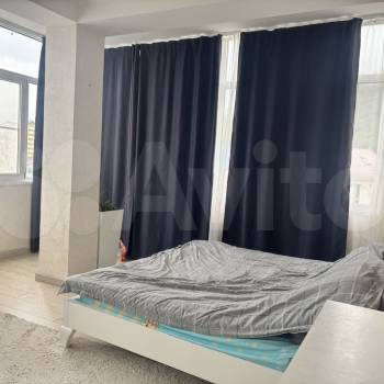 Продается 1-комнатная квартира, 64 м²