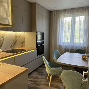 Сдается 1-комнатная квартира, 64 м²