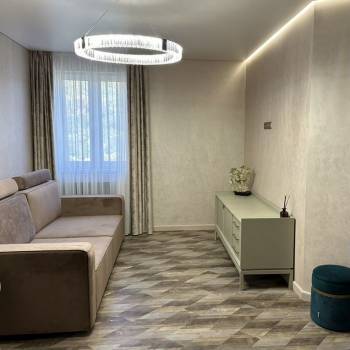 Сдается 1-комнатная квартира, 64 м²