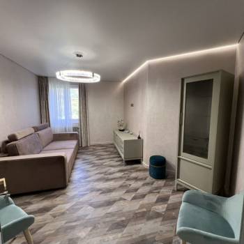 Сдается 1-комнатная квартира, 64 м²