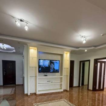 Сдается Многокомнатная квартира, 156 м²