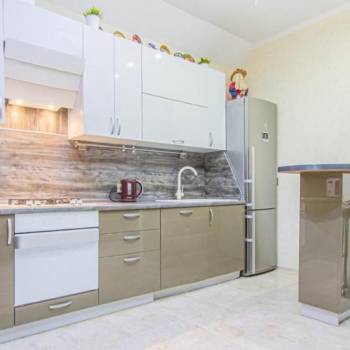 Продается 2-х комнатная квартира, 100 м²