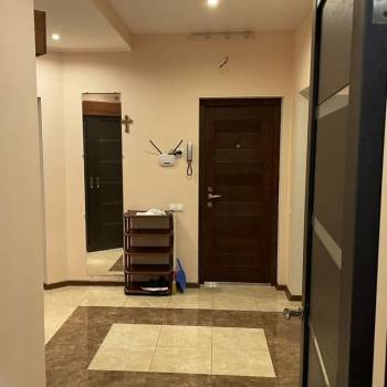 Сдается 2-х комнатная квартира, 82 м²