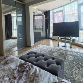 Продается 1-комнатная квартира, 64,6 м²