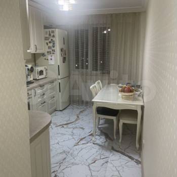 Продается 1-комнатная квартира, 92 м²