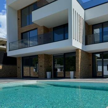 Продается Дом, 298 м²