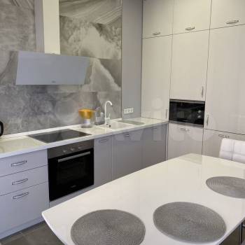 Сдается 1-комнатная квартира, 94 м²