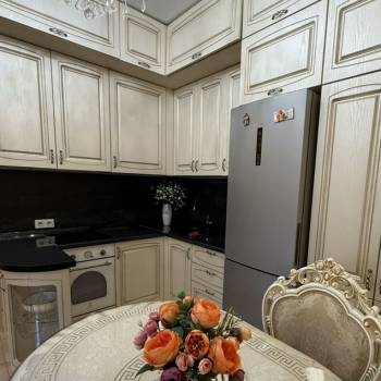 Продается 1-комнатная квартира, 42 м²