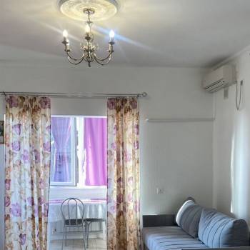 Продается 1-комнатная квартира, 42 м²