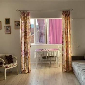 Продается 1-комнатная квартира, 42 м²