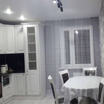 Сдается 2-х комнатная квартира, 75 м²