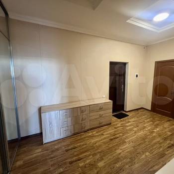 Продается 1-комнатная квартира, 70,8 м²