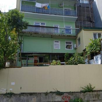 Продается 1-комнатная квартира, 145 м²