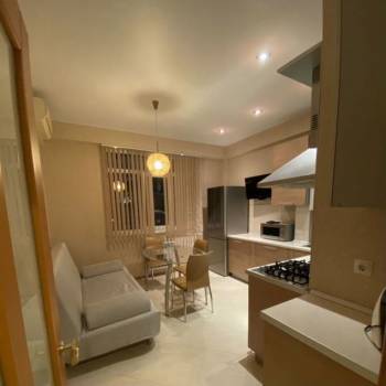 Продается 1-комнатная квартира, 50,4 м²