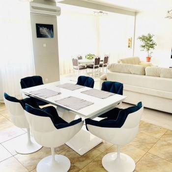 Продается 3-х комнатная квартира, 133 м²