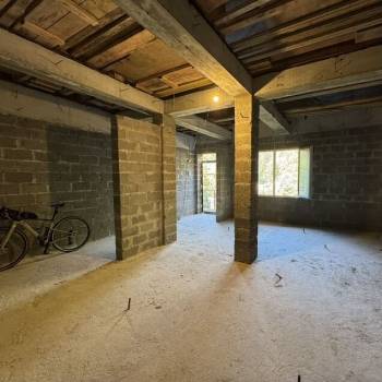 Продается 1-комнатная квартира, 80 м²