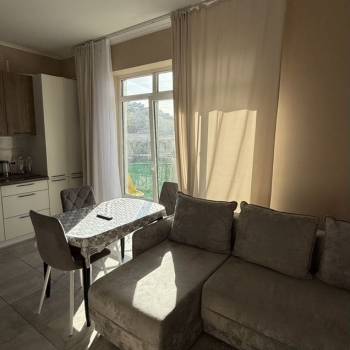 Продается 1-комнатная квартира, 57 м²