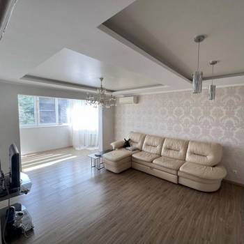 Сдается 2-х комнатная квартира, 90 м²