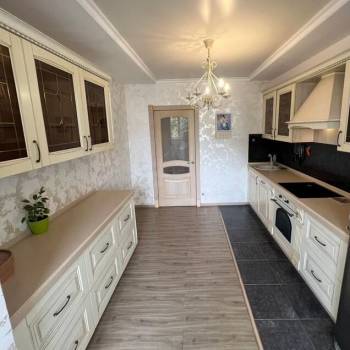 Сдается 2-х комнатная квартира, 90 м²