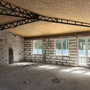 Продается 1-комнатная квартира, 130 м²