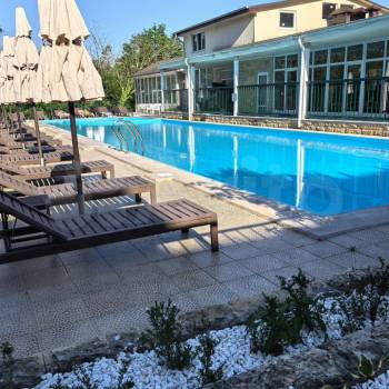 Продается 1-комнатная квартира, 130 м²