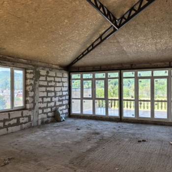 Продается 1-комнатная квартира, 130 м²