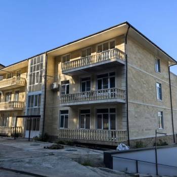 Продается 1-комнатная квартира, 130 м²