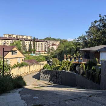 Продается 1-комнатная квартира, 130 м²